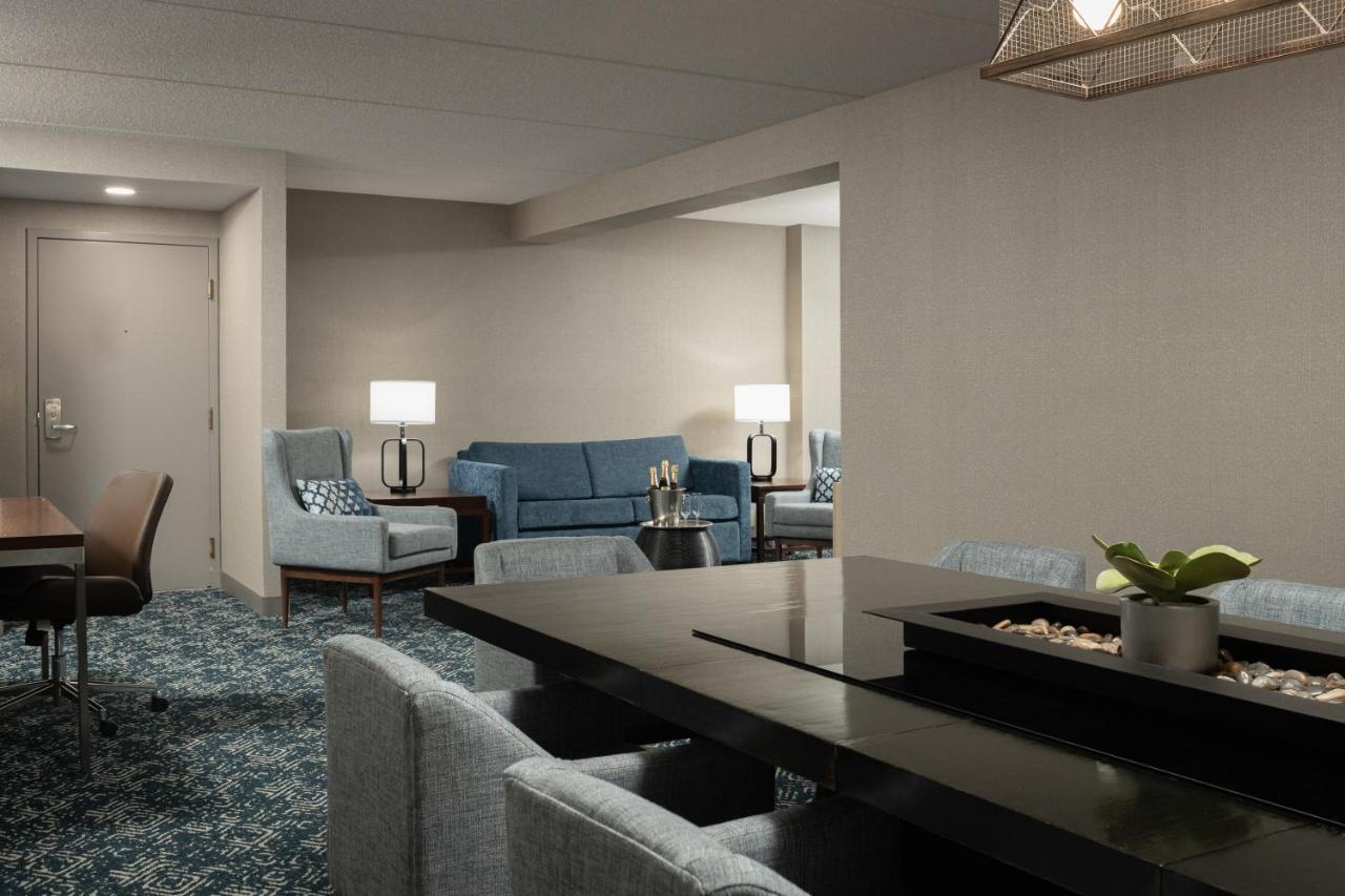 Four Points By Sheraton Milwaukee North Shore Brown Deer Exterior photo